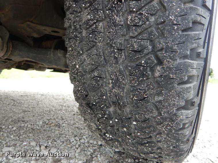 image for item DE8378 2014 Toyota Tacoma utility bed pickup truck