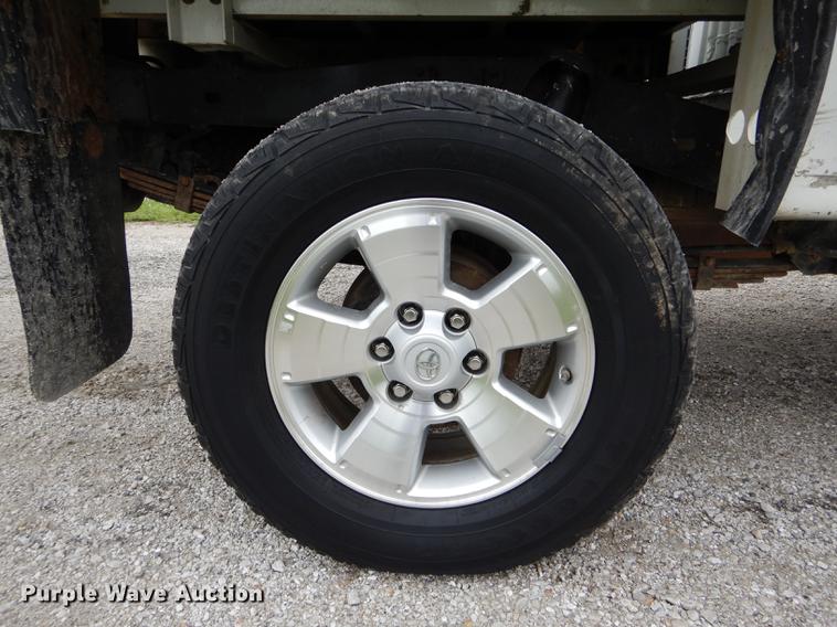 image for item DE8378 2014 Toyota Tacoma utility bed pickup truck