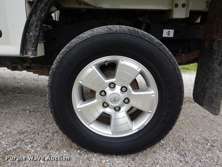 image for item DE8378 2014 Toyota Tacoma utility bed pickup truck