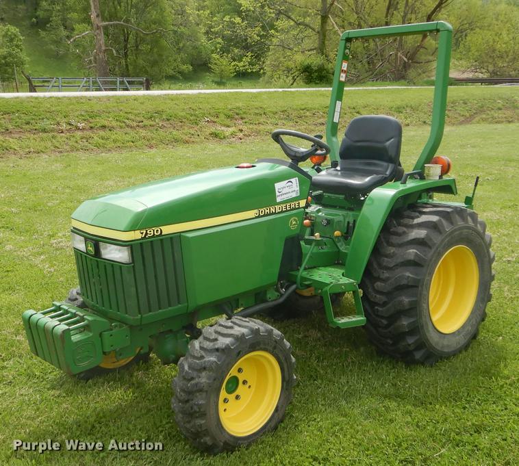 image for item DE8386 2006 John Deere 790 MFWD tractor
