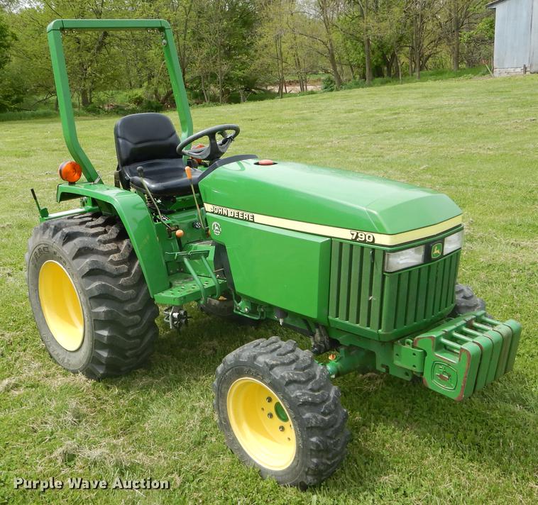 image for item DE8386 2006 John Deere 790 MFWD tractor