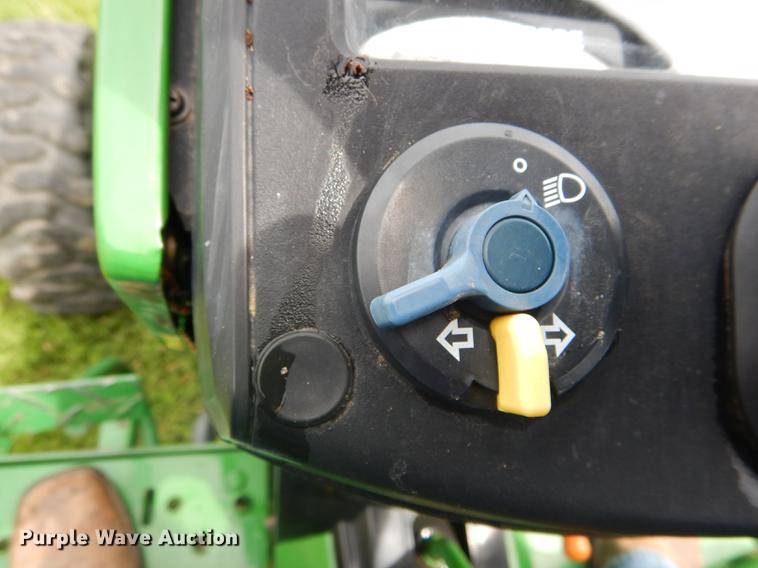 image for item DE8386 2006 John Deere 790 MFWD tractor