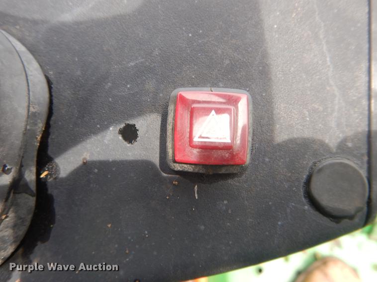 image for item DE8386 2006 John Deere 790 MFWD tractor