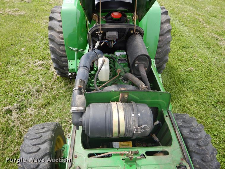 image for item DE8386 2006 John Deere 790 MFWD tractor