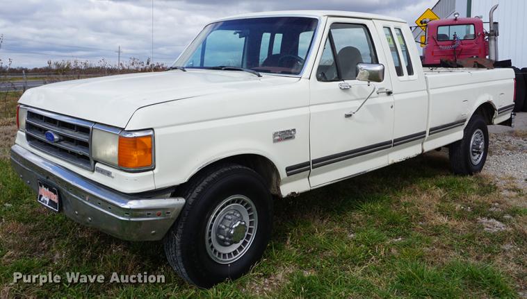 image for item DF1570 1991 Ford F250 SuperCab pickup truck