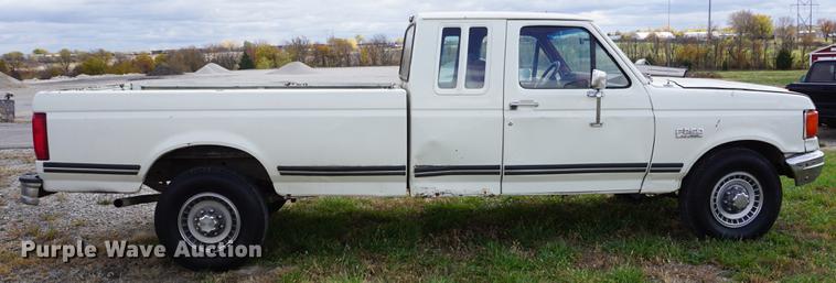 image for item DF1570 1991 Ford F250 SuperCab pickup truck