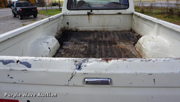 image for item DF1570 1991 Ford F250 SuperCab pickup truck