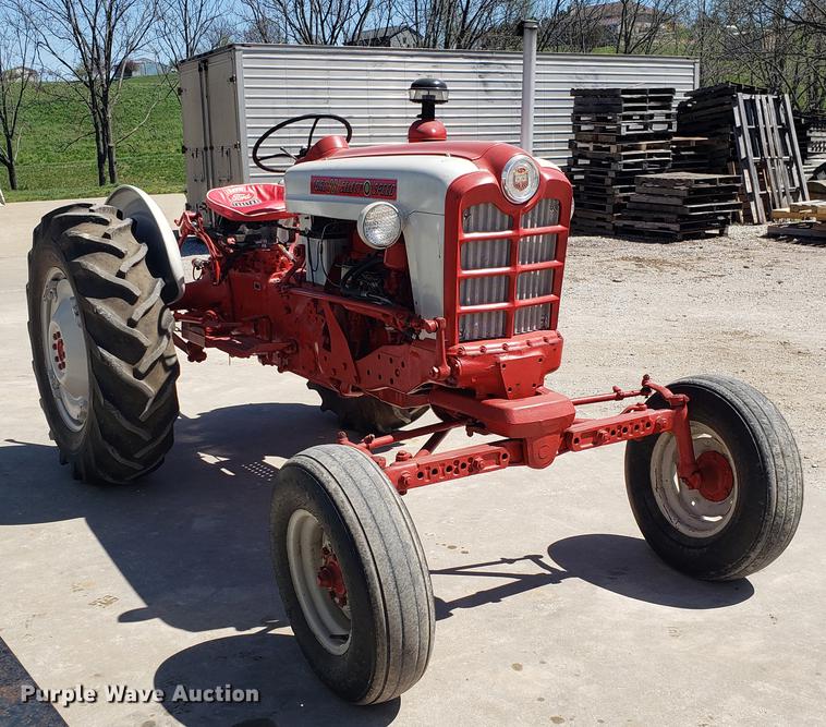 image for item EN9877 1960 Ford 981D tractor