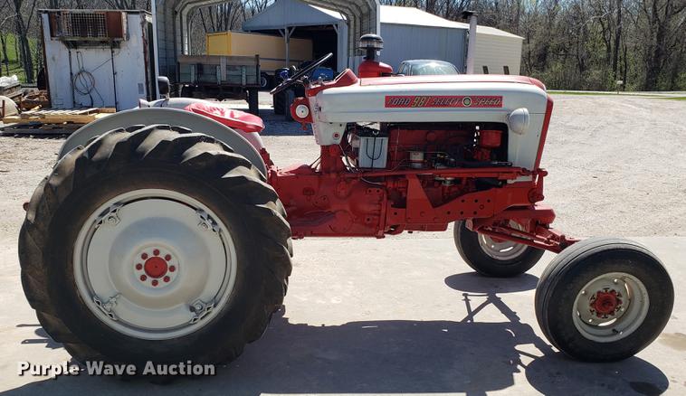 image for item EN9877 1960 Ford 981D tractor