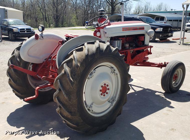 image for item EN9877 1960 Ford 981D tractor