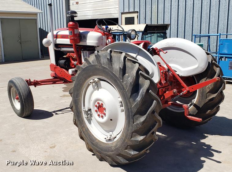 image for item EN9877 1960 Ford 981D tractor
