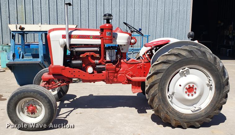 image for item EN9877 1960 Ford 981D tractor