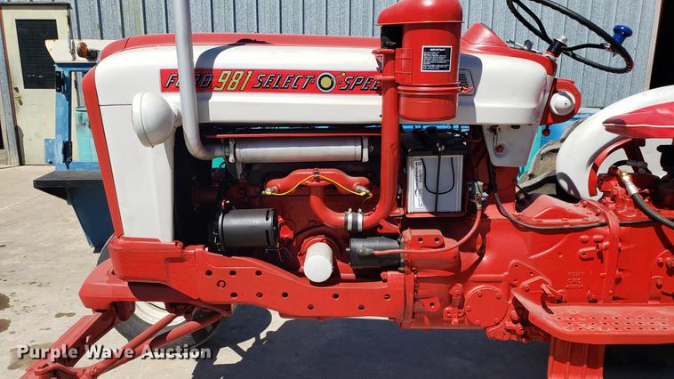 image for item EN9877 1960 Ford 981D tractor