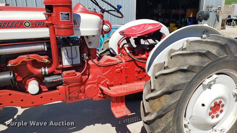 image for item EN9877 1960 Ford 981D tractor