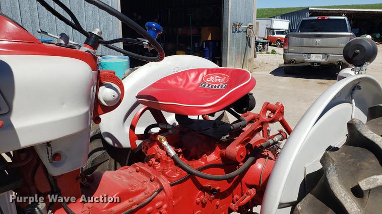 image for item EN9877 1960 Ford 981D tractor