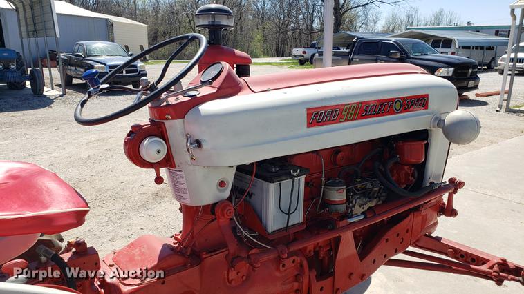 image for item EN9877 1960 Ford 981D tractor