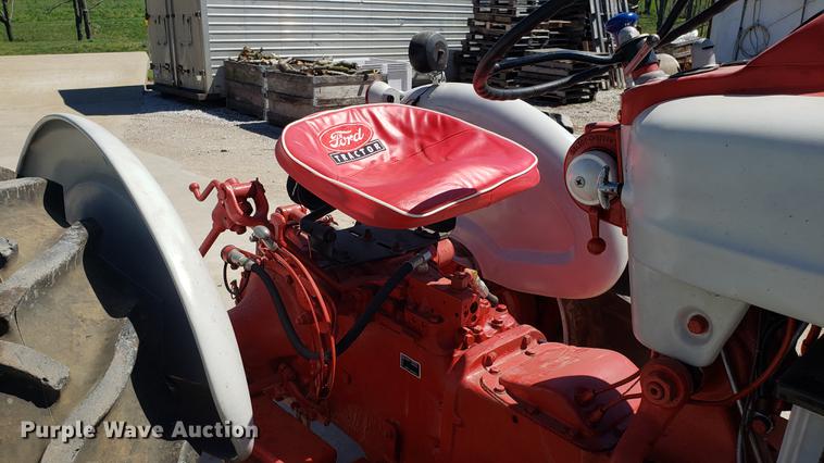 image for item EN9877 1960 Ford 981D tractor