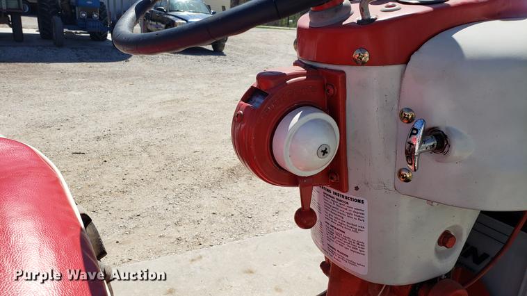 image for item EN9877 1960 Ford 981D tractor