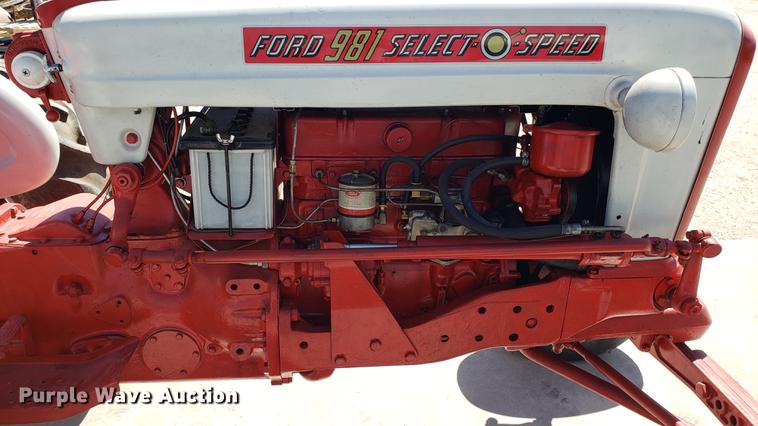 image for item EN9877 1960 Ford 981D tractor