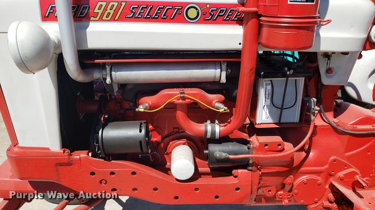 image for item EN9877 1960 Ford 981D tractor