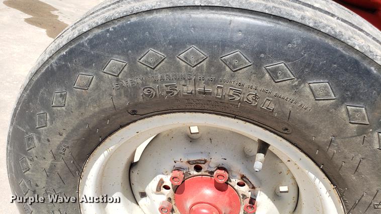 image for item EN9877 1960 Ford 981D tractor