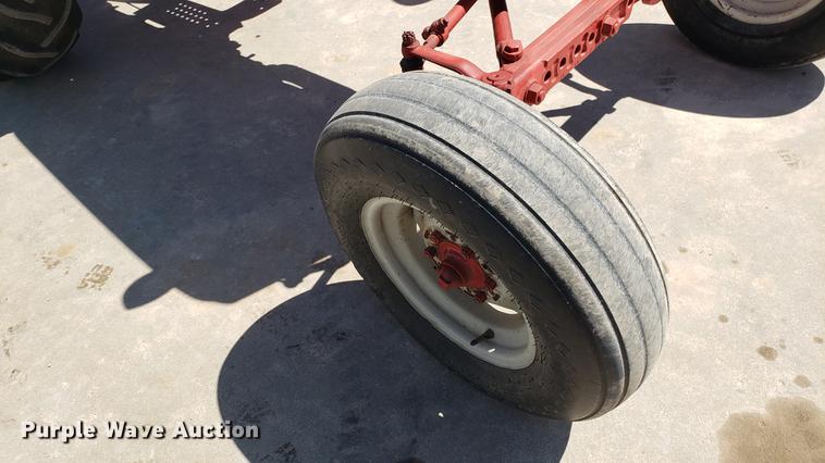 image for item EN9877 1960 Ford 981D tractor