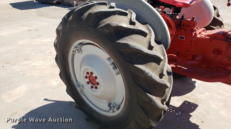 image for item EN9877 1960 Ford 981D tractor