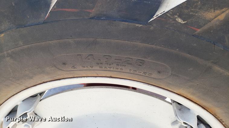 image for item EN9877 1960 Ford 981D tractor