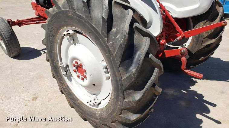 image for item EN9877 1960 Ford 981D tractor