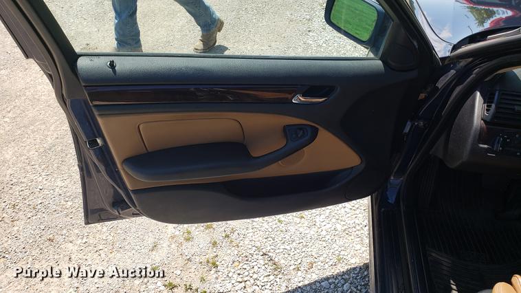 image for item EN9955 2002 BMW 325i