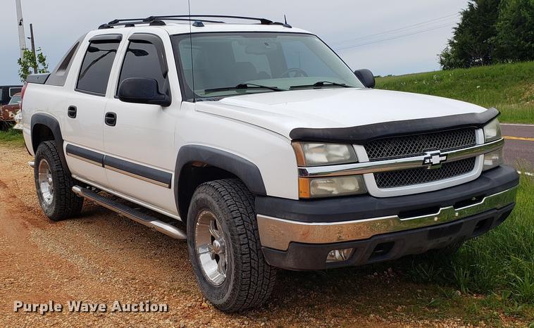 image for item EN9995 2004 Chevrolet Avalanche 1500 pickup truck