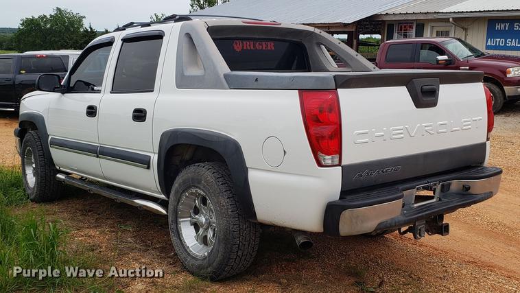 image for item EN9995 2004 Chevrolet Avalanche 1500 pickup truck