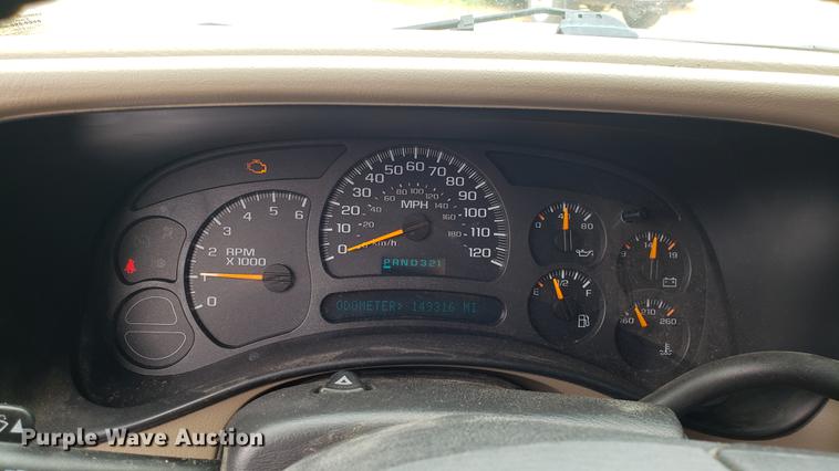 image for item EN9995 2004 Chevrolet Avalanche 1500 pickup truck