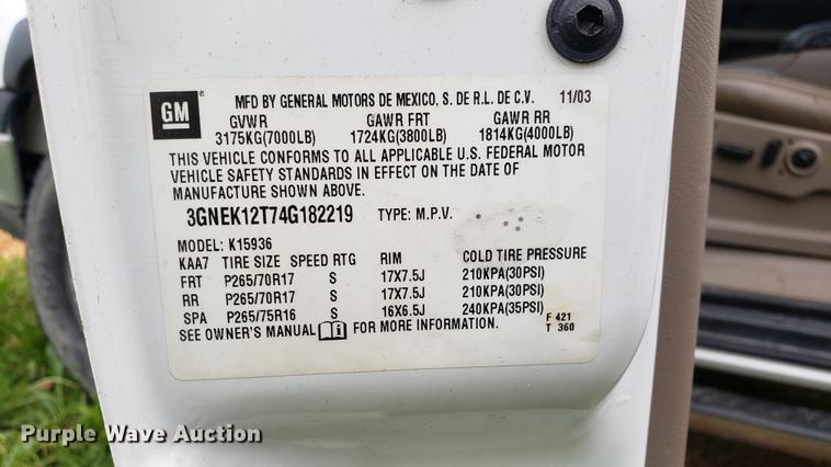 image for item EN9995 2004 Chevrolet Avalanche 1500 pickup truck