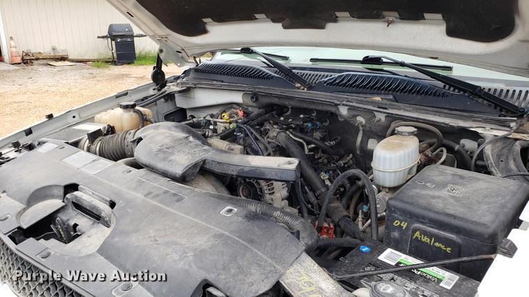 image for item EN9995 2004 Chevrolet Avalanche 1500 pickup truck