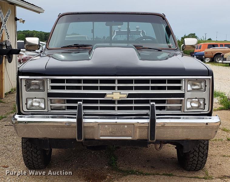 image for item EN9996 1986 Chevrolet K10 pickup truck