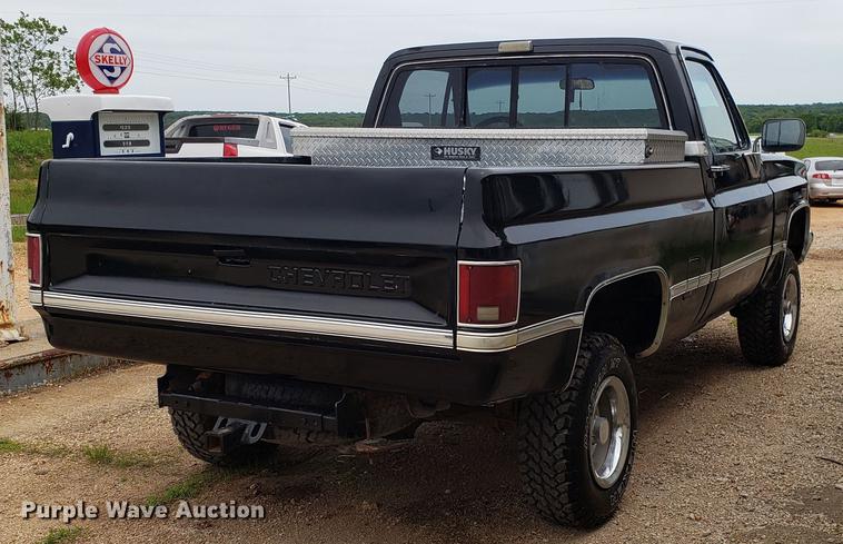 image for item EN9996 1986 Chevrolet K10 pickup truck