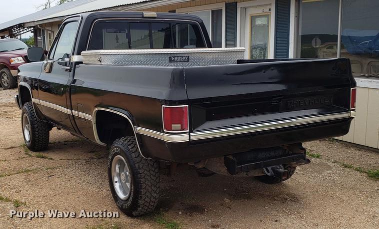 image for item EN9996 1986 Chevrolet K10 pickup truck