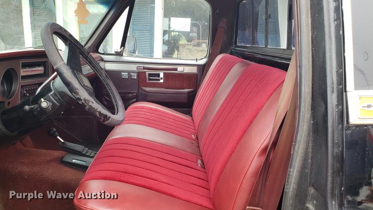 image for item EN9996 1986 Chevrolet K10 pickup truck