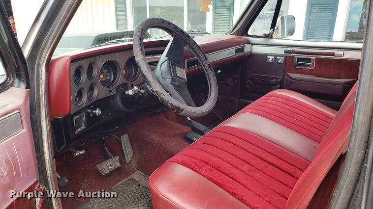 image for item EN9996 1986 Chevrolet K10 pickup truck