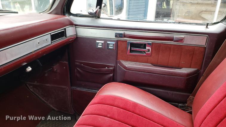 image for item EN9996 1986 Chevrolet K10 pickup truck