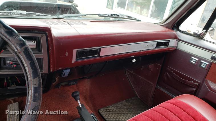 image for item EN9996 1986 Chevrolet K10 pickup truck