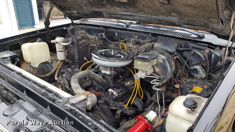 image for item EN9996 1986 Chevrolet K10 pickup truck