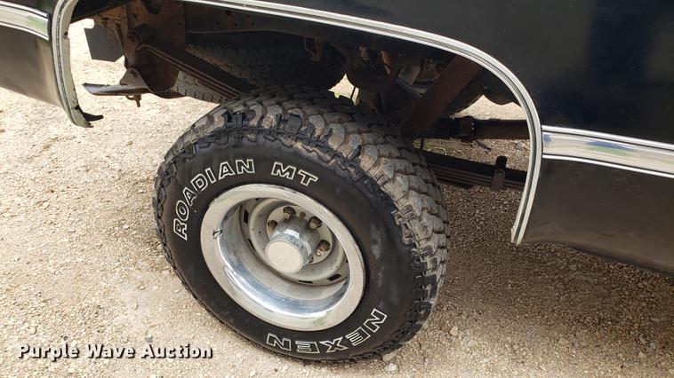 image for item EN9996 1986 Chevrolet K10 pickup truck