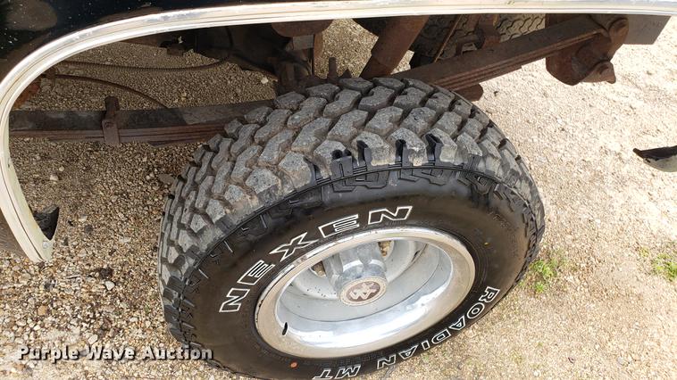 image for item EN9996 1986 Chevrolet K10 pickup truck