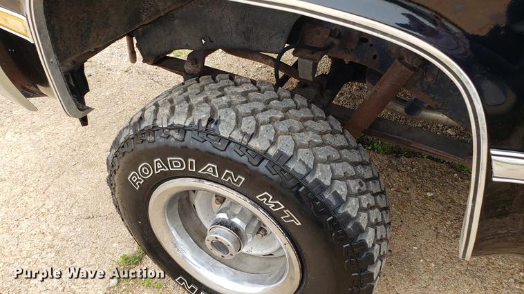 image for item EN9996 1986 Chevrolet K10 pickup truck