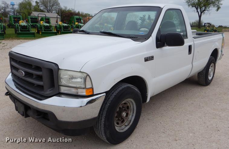 image for item FH9302 2004 Ford F250 Super Duty XL pickup truck