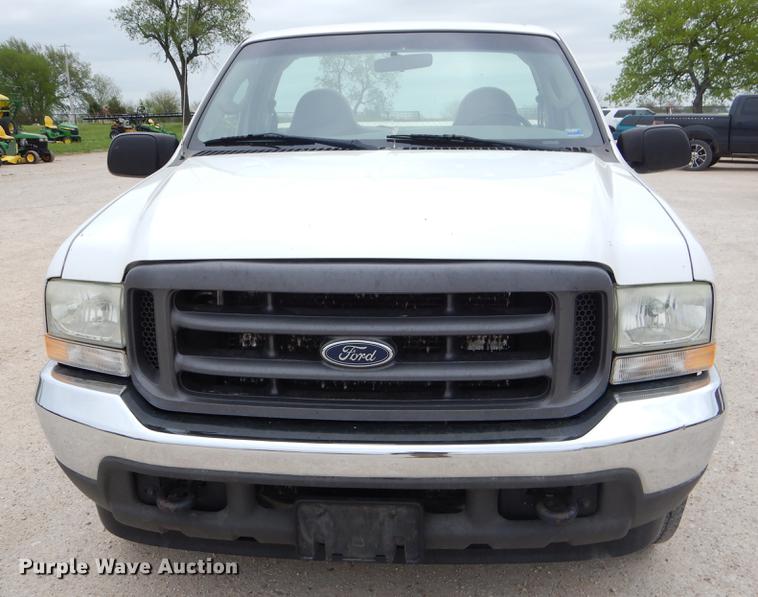 image for item FH9302 2004 Ford F250 Super Duty XL pickup truck
