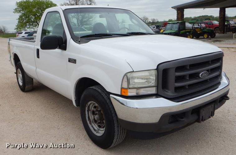 image for item FH9302 2004 Ford F250 Super Duty XL pickup truck