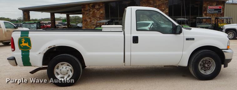 image for item FH9302 2004 Ford F250 Super Duty XL pickup truck